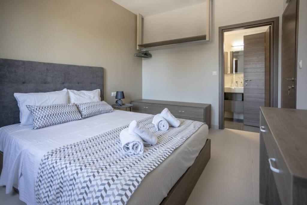 Mela Luxury Apartments Maroulás Екстериор снимка