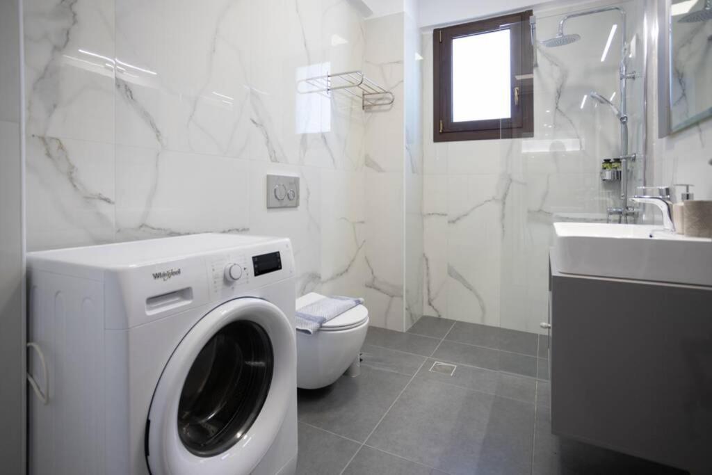 Mela Luxury Apartments Maroulás Екстериор снимка