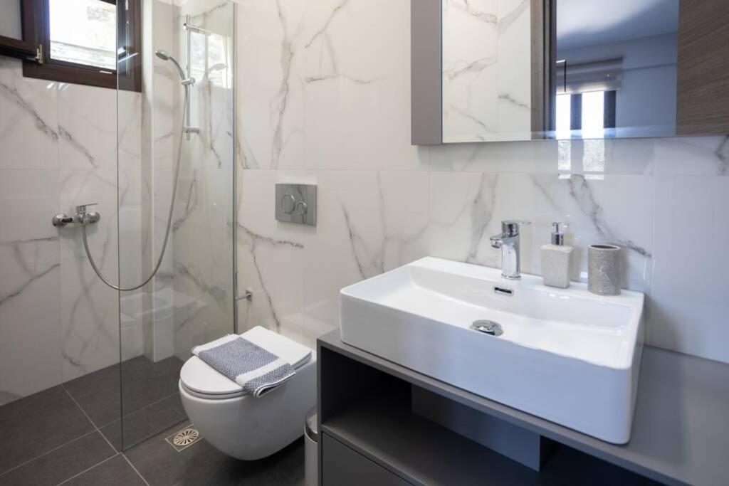Mela Luxury Apartments Maroulás Екстериор снимка