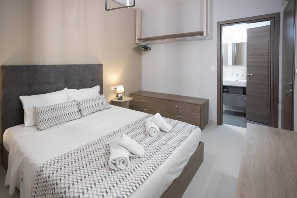 Mela Luxury Apartments Maroulás Екстериор снимка